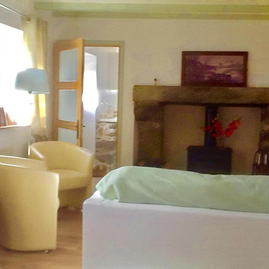 Captivating 2-Bed House With Log Burner In Kérien Kültér fotó